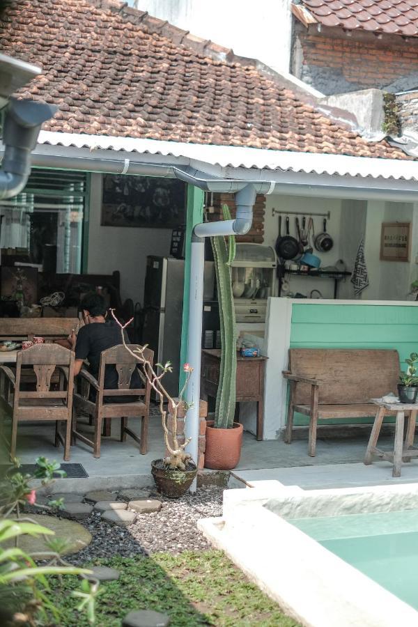 Abrakadabra 747 Yogyakarta Exterior foto