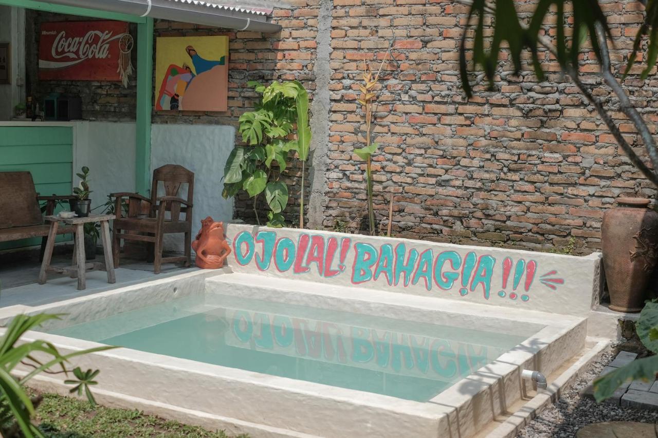 Abrakadabra 747 Yogyakarta Exterior foto