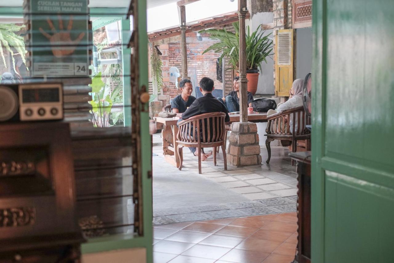 Abrakadabra 747 Yogyakarta Exterior foto