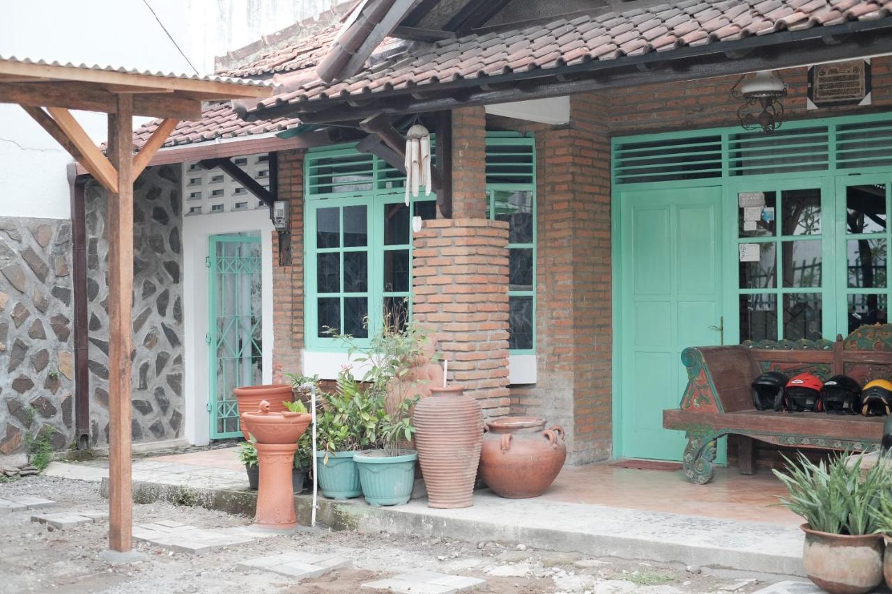 Abrakadabra 747 Yogyakarta Exterior foto